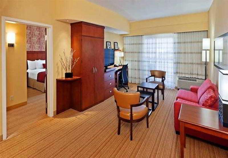 מלון Courtyard By Marriott Tulsa Woodland Hills מראה חיצוני תמונה