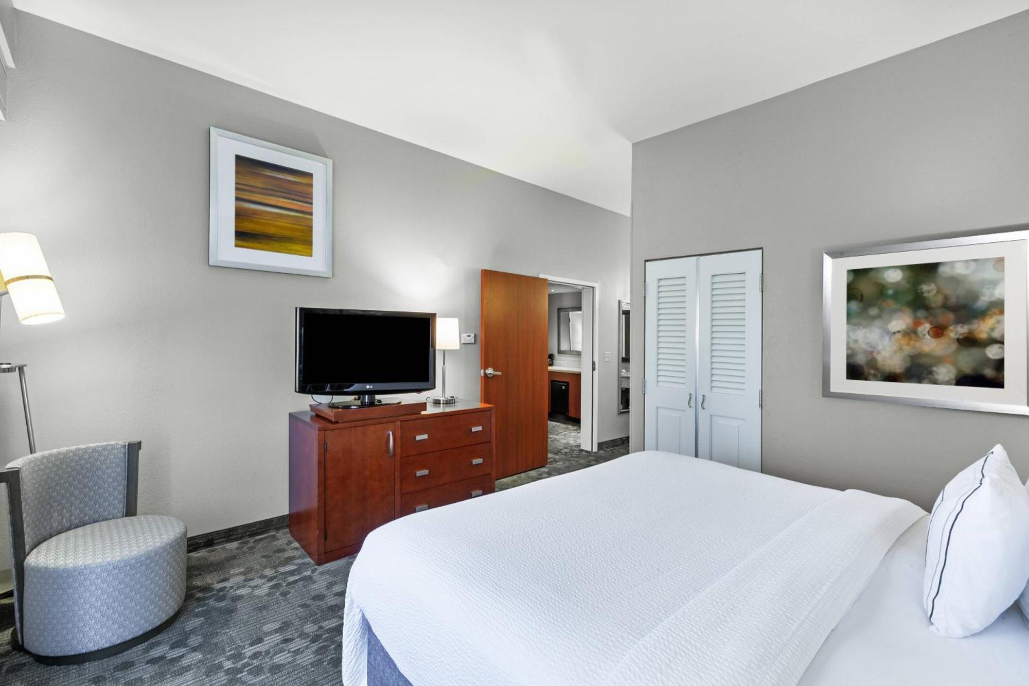 מלון Courtyard By Marriott Tulsa Woodland Hills מראה חיצוני תמונה