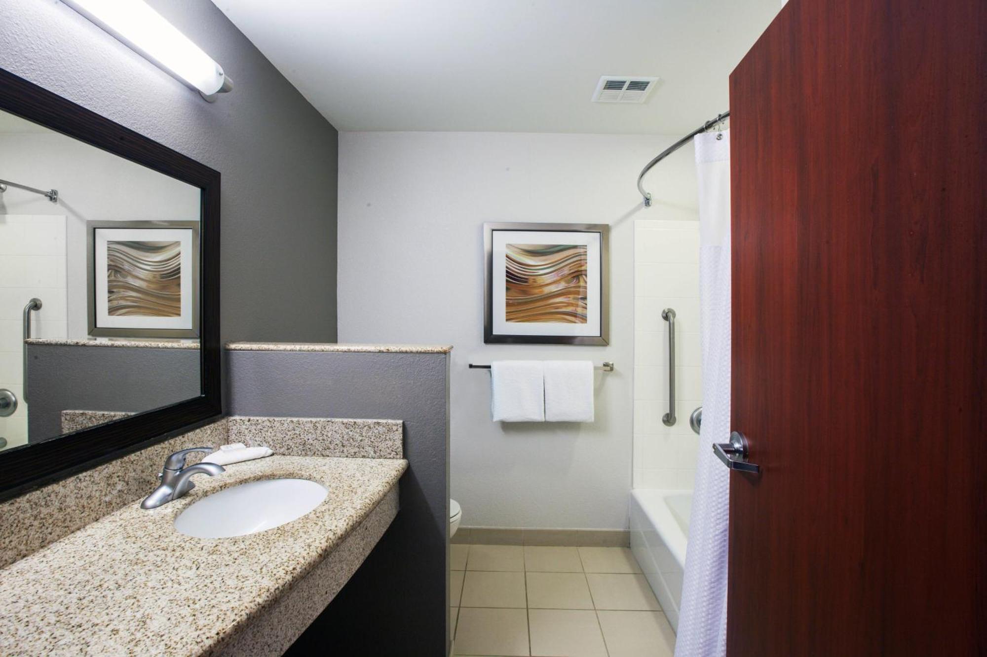 מלון Courtyard By Marriott Tulsa Woodland Hills מראה חיצוני תמונה
