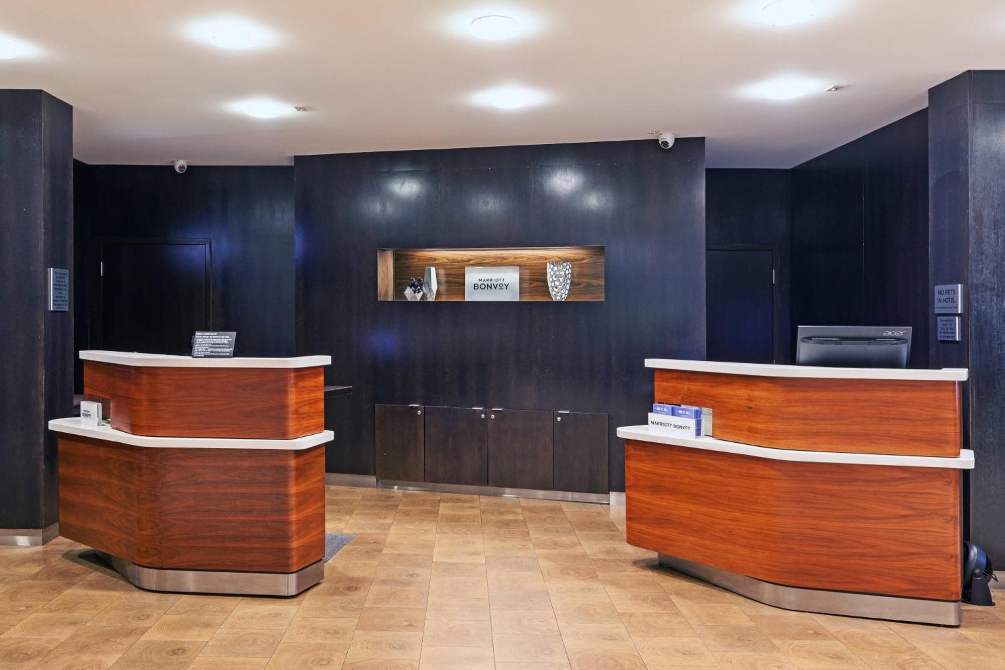 מלון Courtyard By Marriott Tulsa Woodland Hills מראה חיצוני תמונה