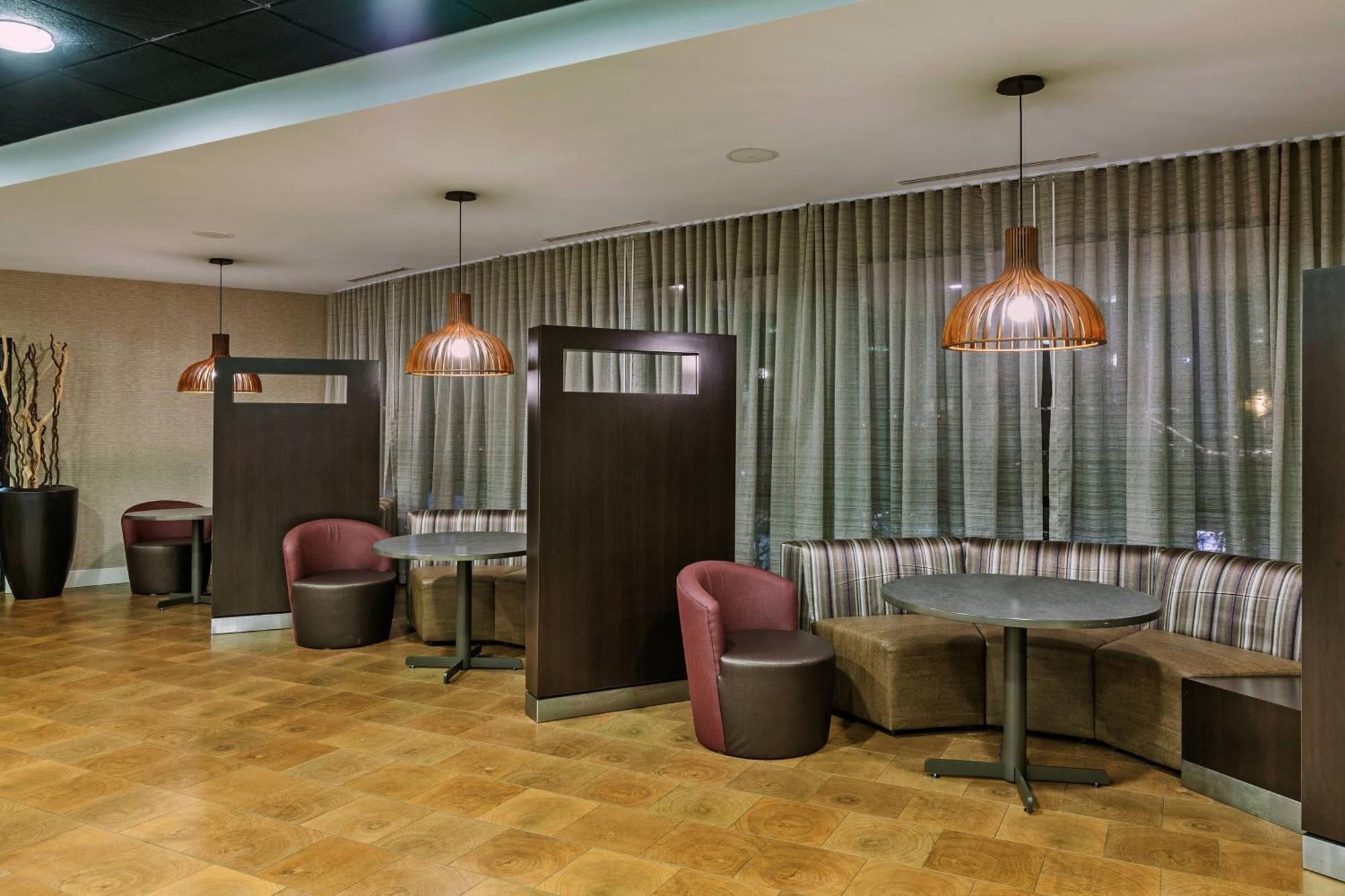 מלון Courtyard By Marriott Tulsa Woodland Hills מראה חיצוני תמונה