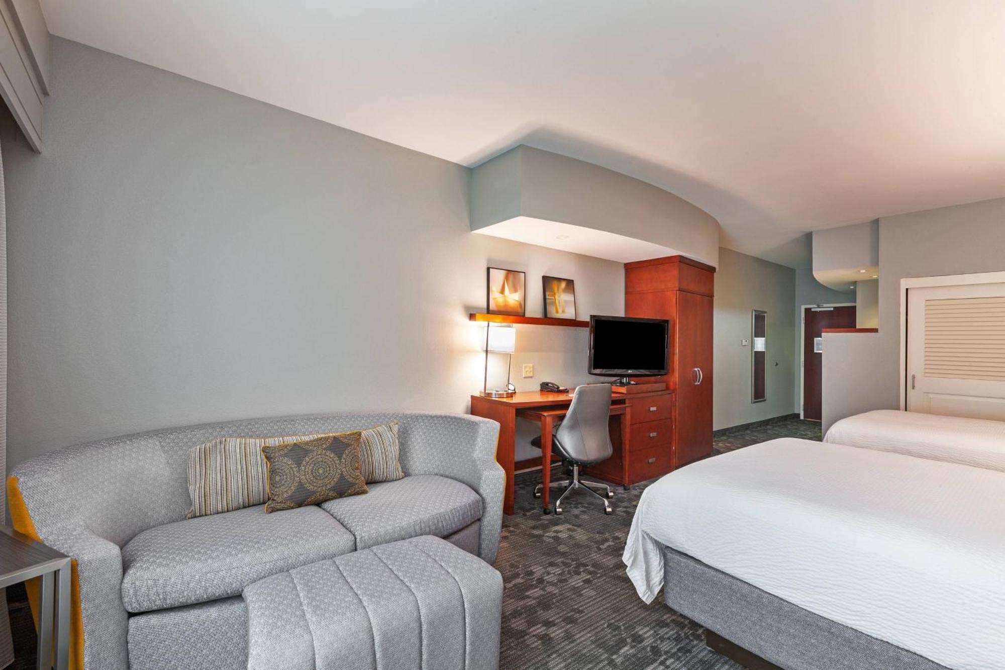 מלון Courtyard By Marriott Tulsa Woodland Hills מראה חיצוני תמונה