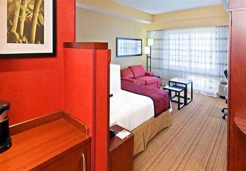 מלון Courtyard By Marriott Tulsa Woodland Hills מראה חיצוני תמונה
